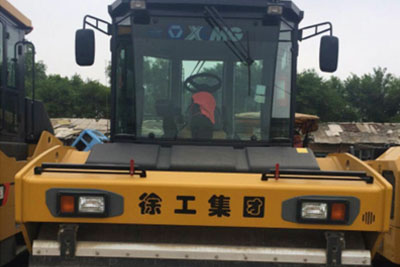 振动压路机XD133